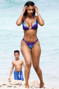 fanny-neguesha-killer-bikini-curves-13-e486a4b6_web